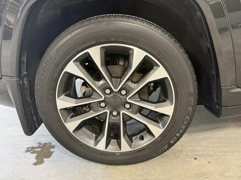 Used 2024 Jeep Grand Cherokee OverlandImage 7