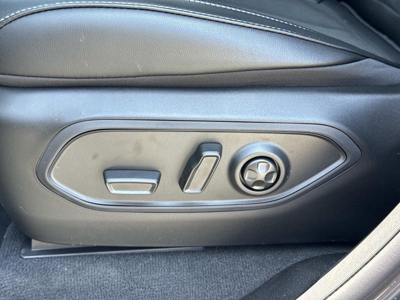 New 2026 Jeep Grand Cherokee Laredo Altitude 4x2