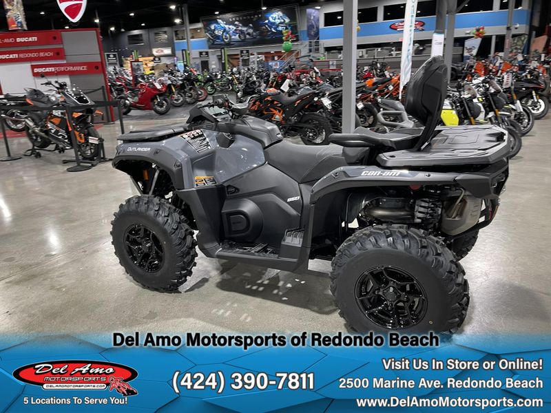 2025 Can-Am OUTLANDER MAX DPS 850 Image 2