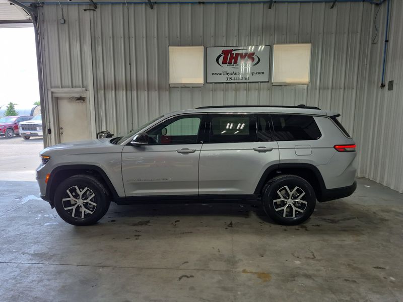 New 2025 Jeep Grand Cherokee L Limited 4x4Image 21