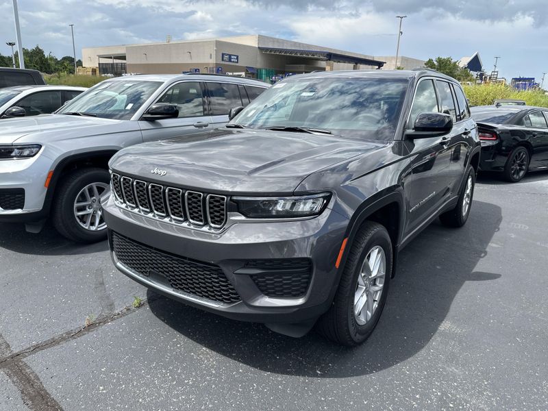 New 2025 Jeep Grand Cherokee Laredo X 4x4Image 1