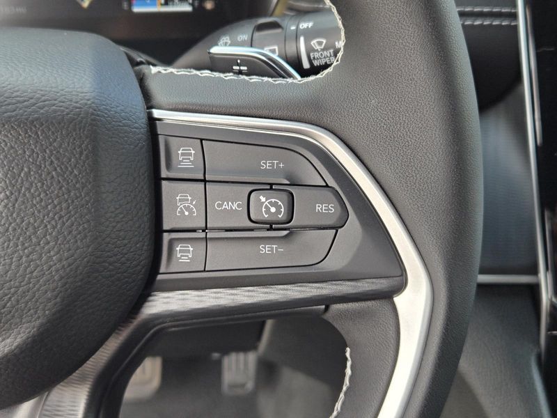 2025 Jeep Grand Cherokee Altitude photo 16