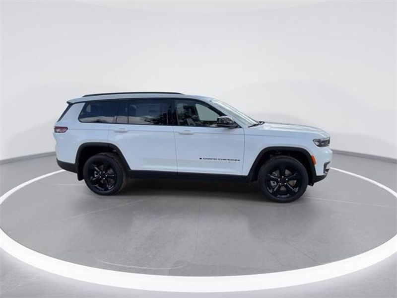 New 2025 Jeep Grand Cherokee L Limited 4x4Image 9