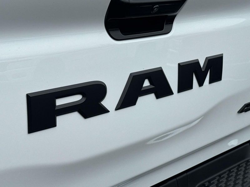 New 2026 RAM 1500 Big Horn Crew Cab 4x4 5'7' Box