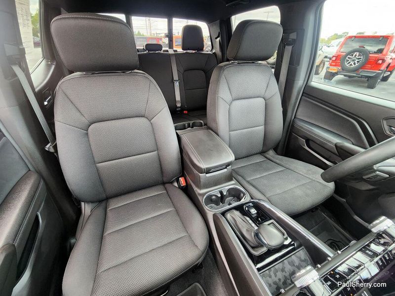 Used 2024 GMC Canyon Elevation