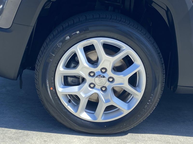 Used 2016 Jeep Renegade LatitudeImage 8