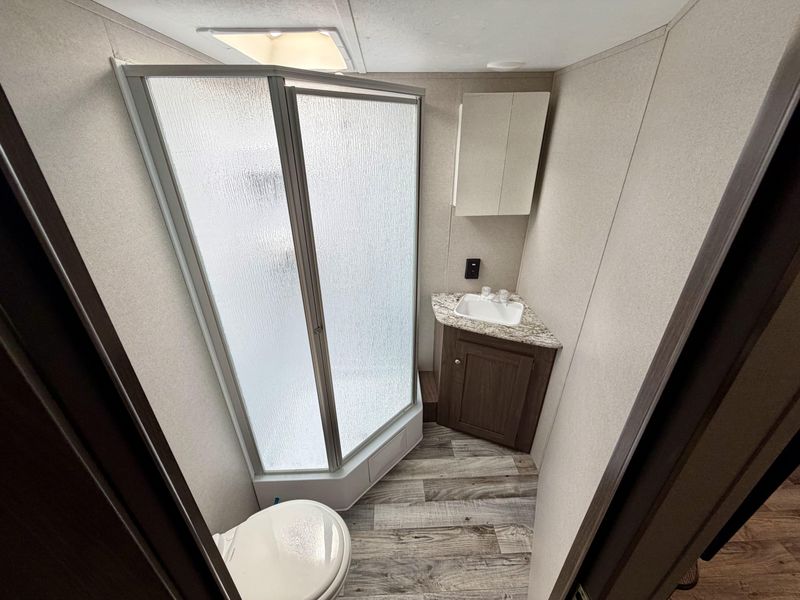 Used 2018 KEYSTONE HIDEOUT 26RLSWE Image 7