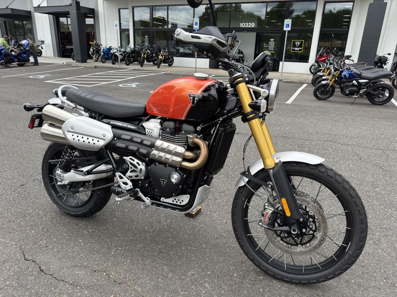 2025 Triumph Scrambler 1200 XE - BAJA ORANGE - PHANTOM BLACK 