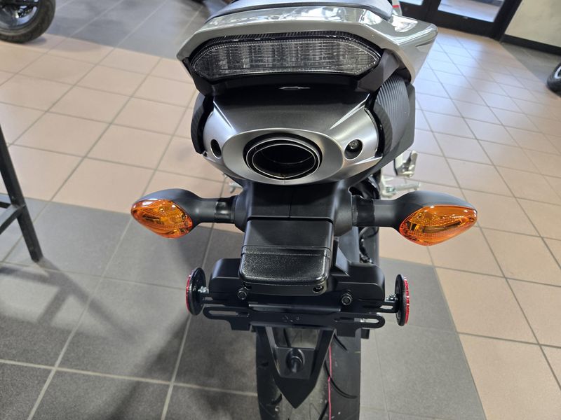 New 2026 Honda CBR600RR DEEP PEARL GRAY Image 12
