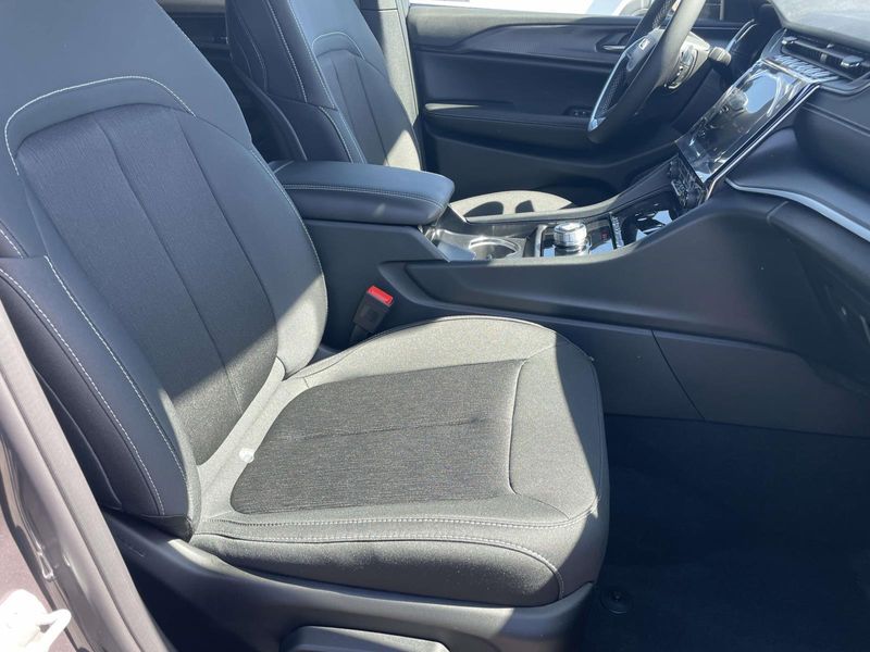 New 2026 Jeep Grand Cherokee L Laredo 4x2