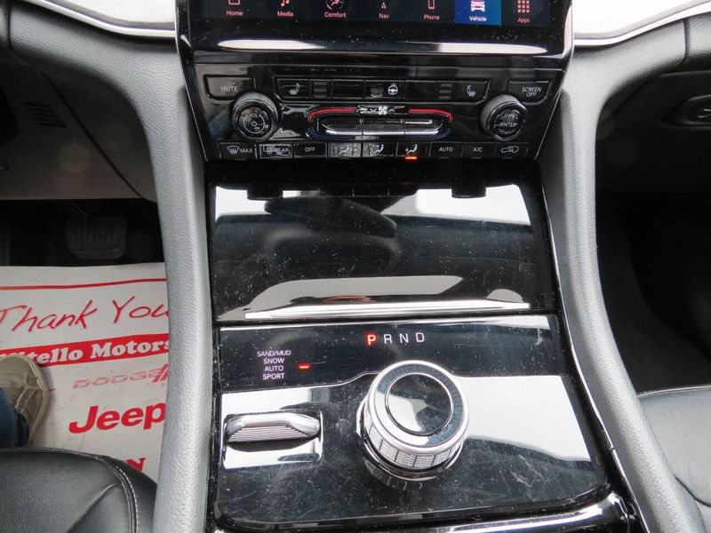 2022 Jeep Grand Cherokee L Limited 4x4 4dr SUVImage 22