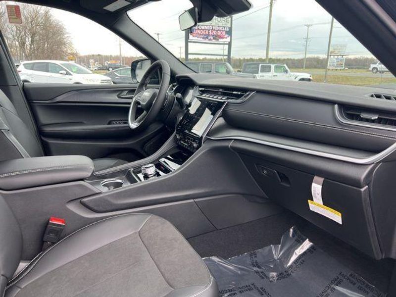 2025 Jeep Grand Cherokee L Altitude X 4x4