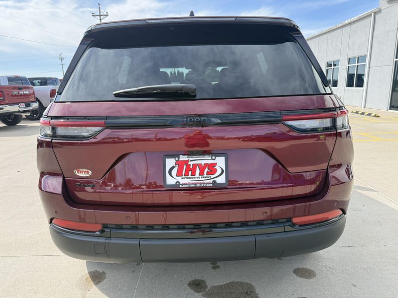 Used 2025 Jeep Grand Cherokee AltitudeImage 37