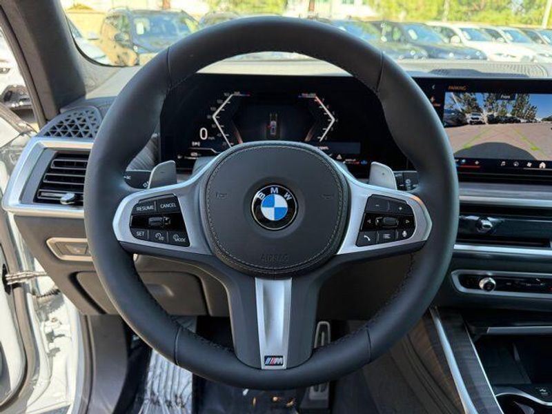 New 2026 BMW X7 xDrive40iImage 21