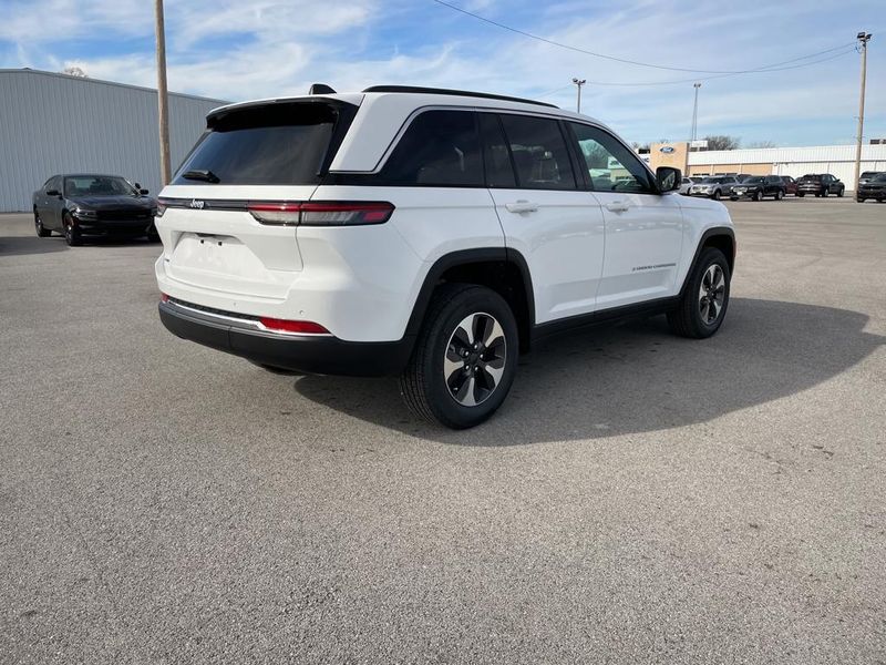 2024 Jeep Cherokee Limited 4xe photo 7