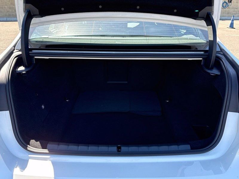 Used 2026 BMW 7 Series 750e xDriveImage 16