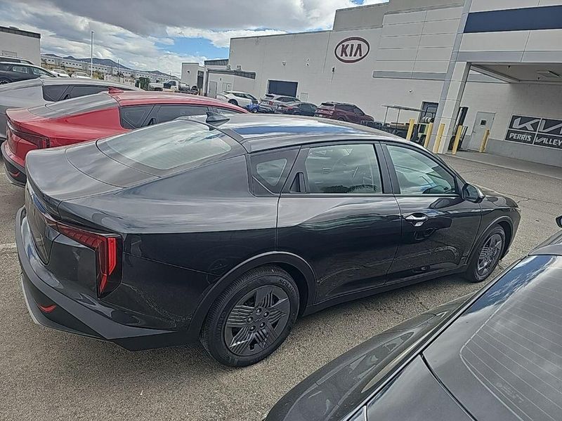 New 2026 Kia K4 LXImage 2