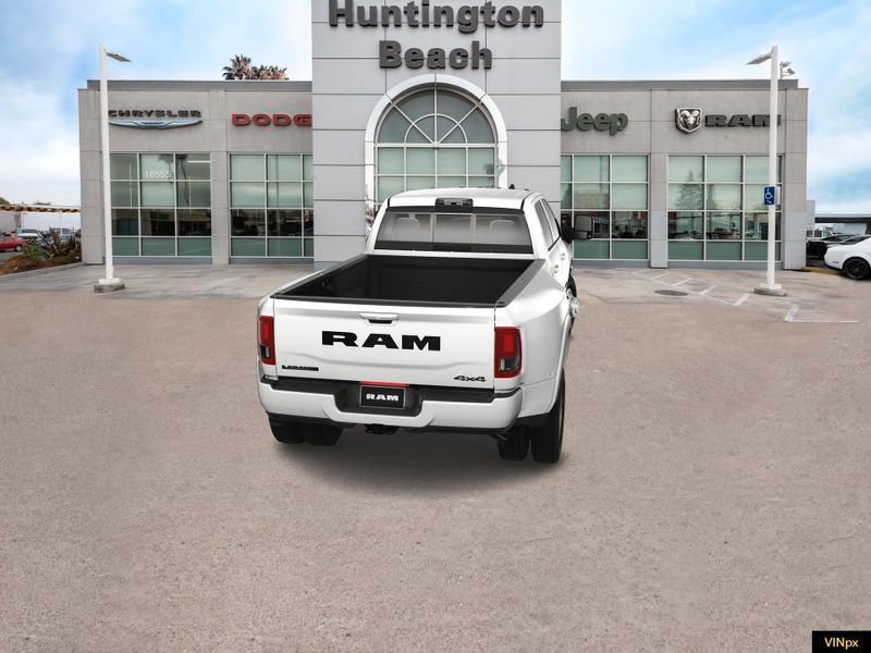 2025 RAM 3500 Laramie Crew Cab 4x4 DuallyImage 14