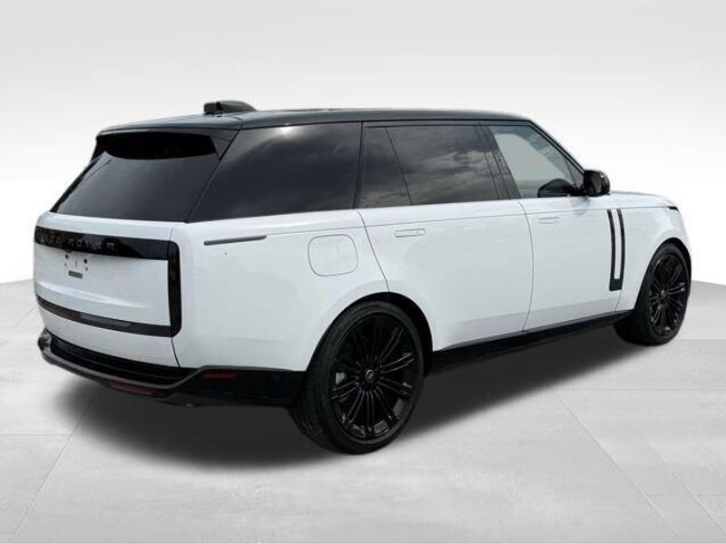 Used 2025 Land Rover Range Rover SE