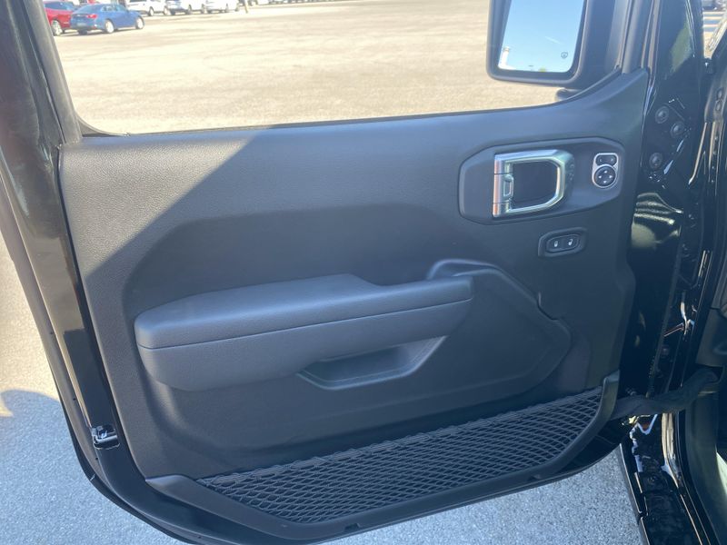 2025 Jeep Gladiator Sport S photo 11