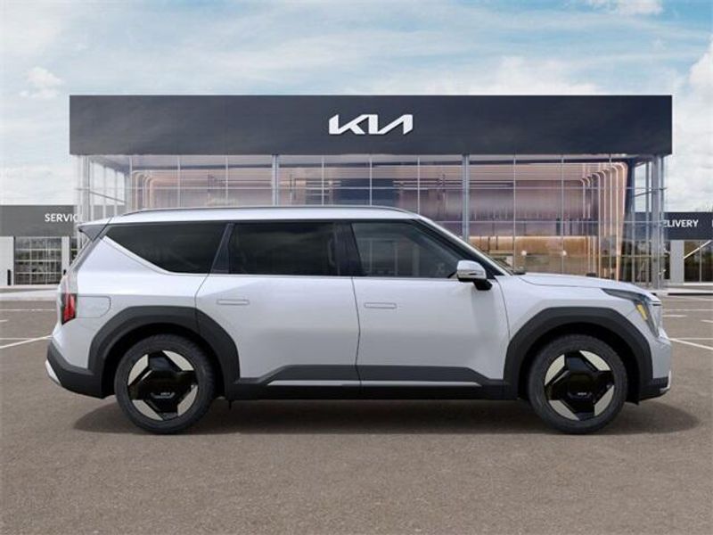 2025 Kia EV9 WindImage 7