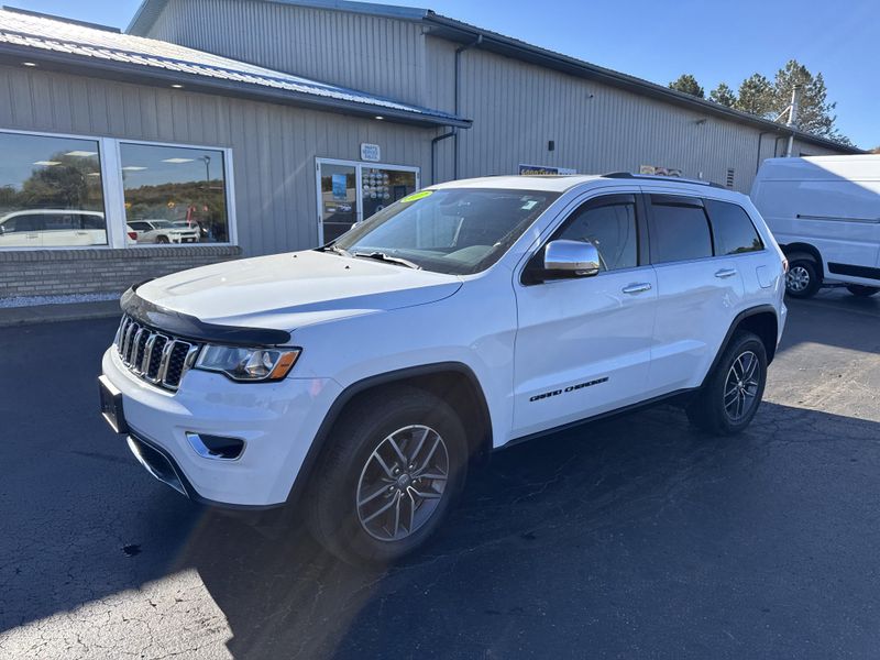 2017 Jeep Grand Cherokee Limited photo 2