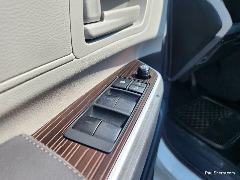 2022 Toyota Sienna Hybrid LEImage 39