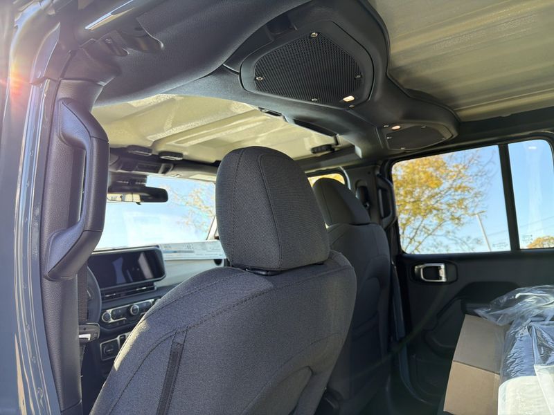 New 2026 Jeep Wrangler 4-door Sport SImage 12