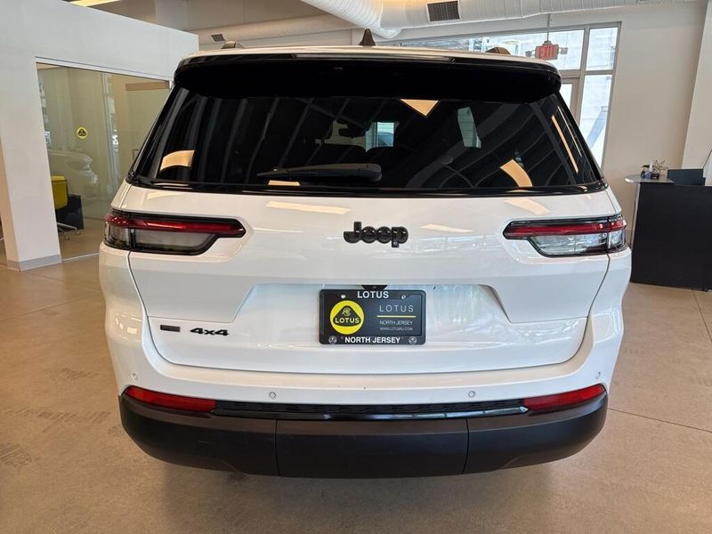 2022 Jeep Grand Cherokee L Altitude