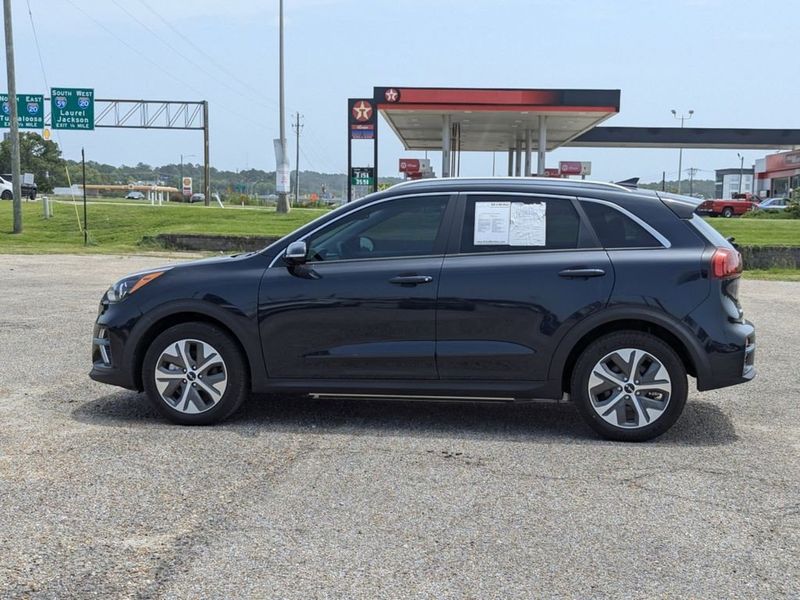 2022 Kia Niro EV EX Premium in a Gravity Blue exterior color and Charcoalinterior. Johnson Dodge 601-693-6343 pixelmotiondemo.com 