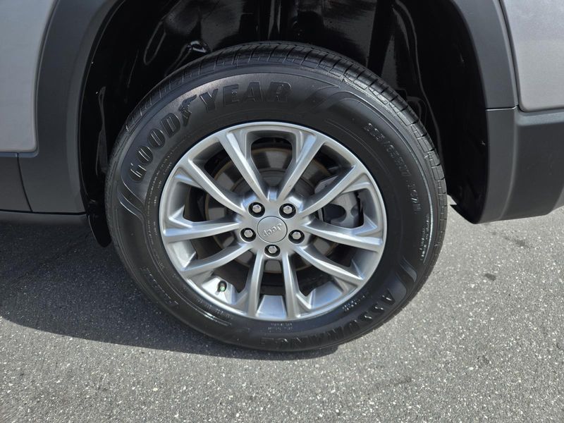 Used 2022 Jeep Cherokee Latitude Lux 4x4