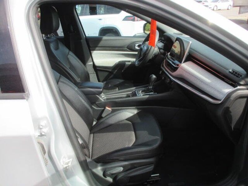 Used 2024 Jeep Compass LatitudeImage 25