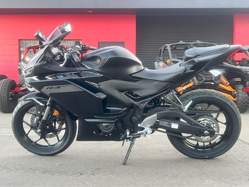 2025 Yamaha YZF-R3 ABS Image 1
