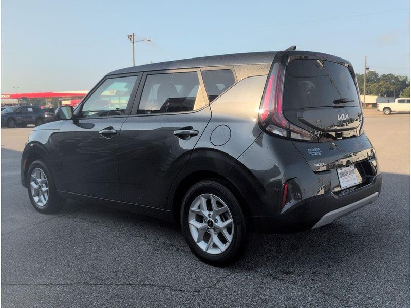 Used 2023 Kia Soul LXImage 3