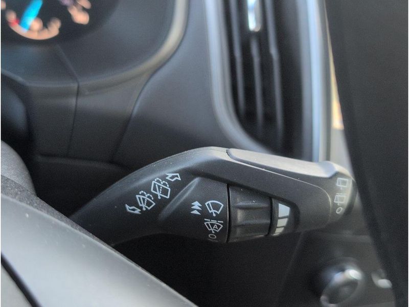 Used 2020 Ford Edge SEImage 25