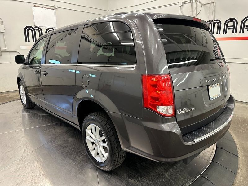 2018 Dodge Grand Caravan SXT MOBILITY VANImage 17