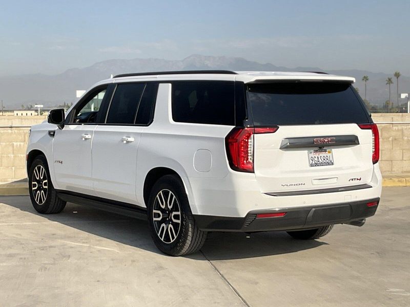 2023 GMC Yukon XL AT4Image 10