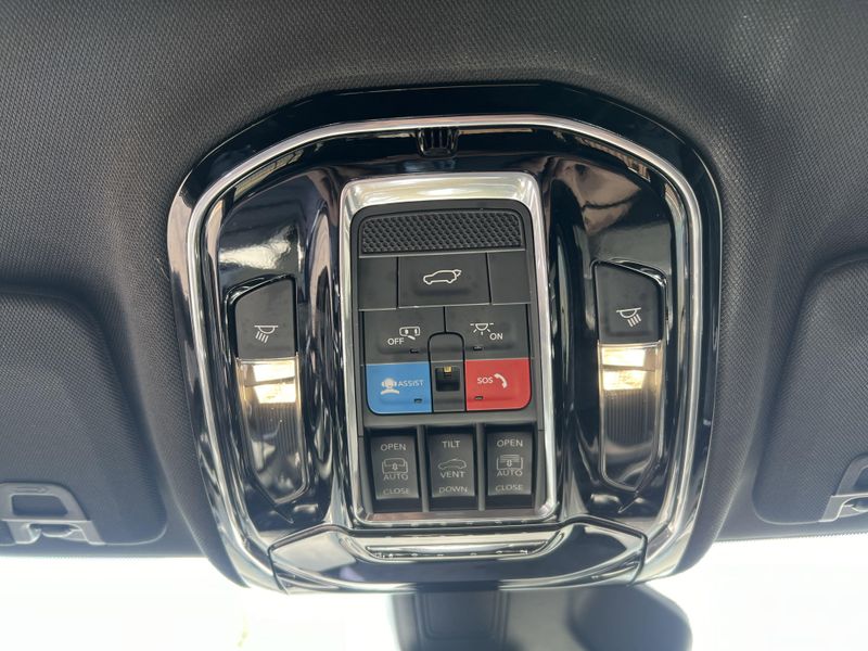 Used 2023 Jeep Grand Cherokee L OverlandImage 16