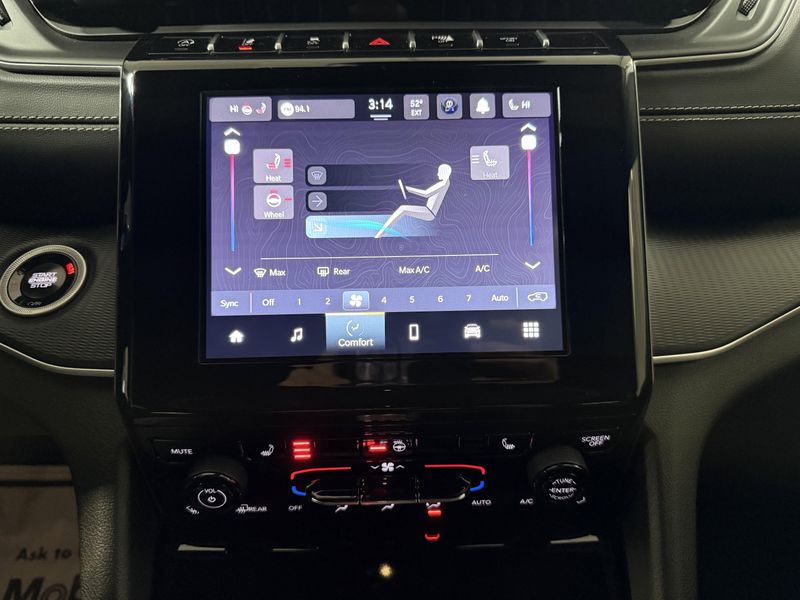 Used 2024 Jeep Grand Cherokee AltitudeImage 32