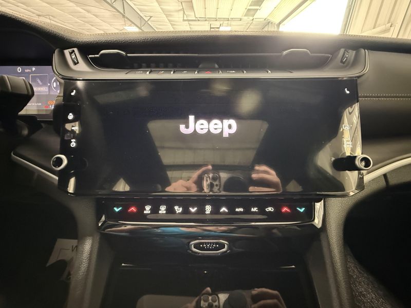 New 2026 Jeep Grand Cherokee L 85th Anniversary EditionImage 27