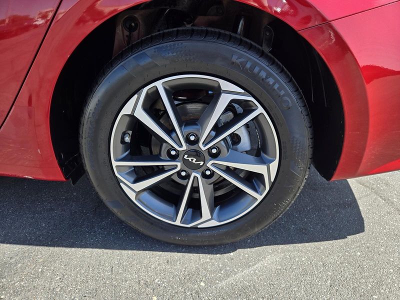 Used 2023 Kia Forte LXS IVT