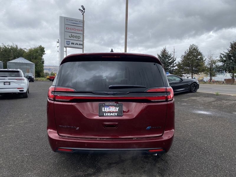 2023 Chrysler Pacifica Plug-in Hybrid Touring L