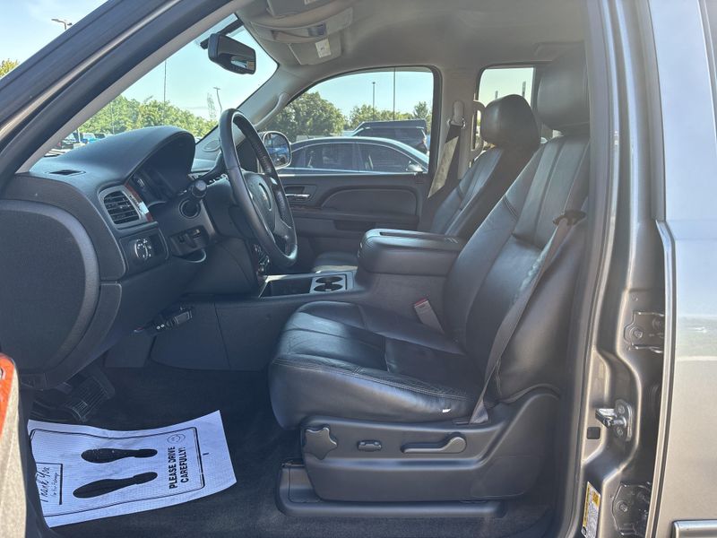 Used 2012 Chevrolet Avalanche 1500 LTImage 10