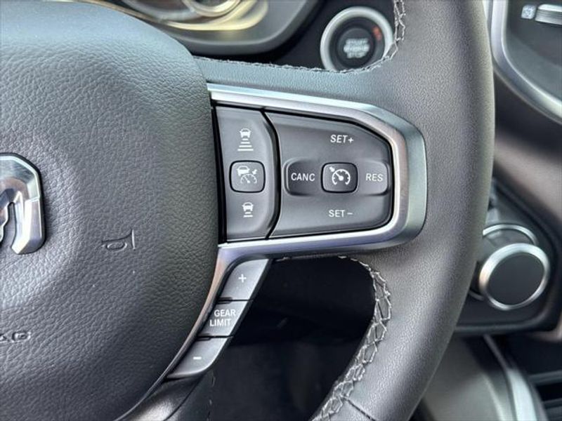 New 2026 RAM 1500 Big Horn Crew Cab 4x2 5'7' Box