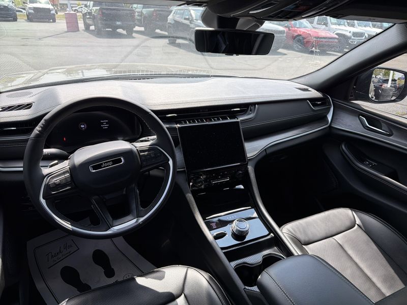 Used 2024 Jeep Grand Cherokee L LimitedImage 24