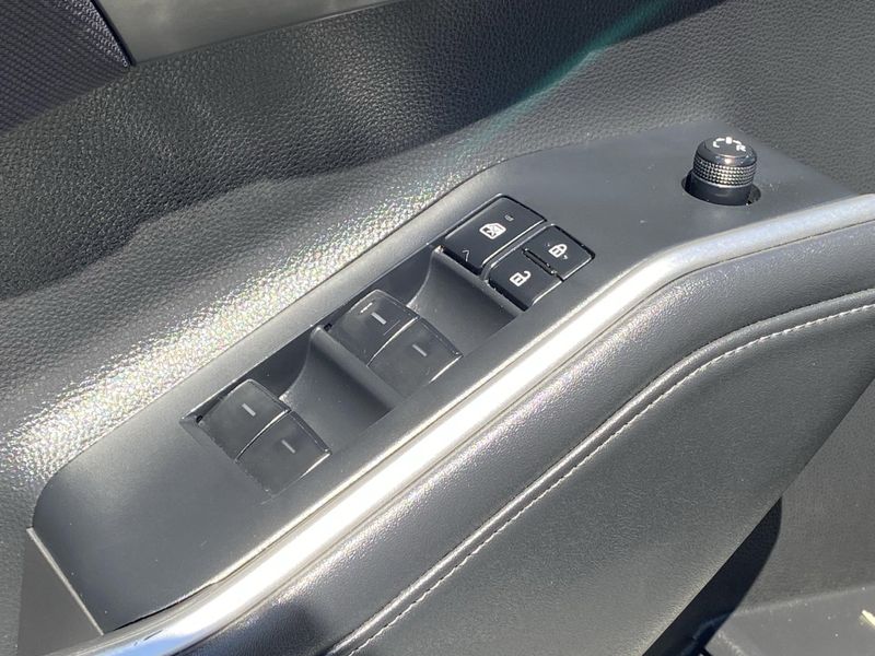 Used 2022 Toyota Highlander LEImage 18