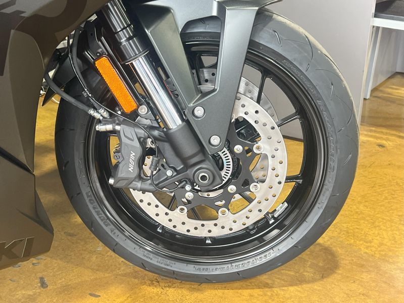 2025 Suzuki GSX-8R Image 10