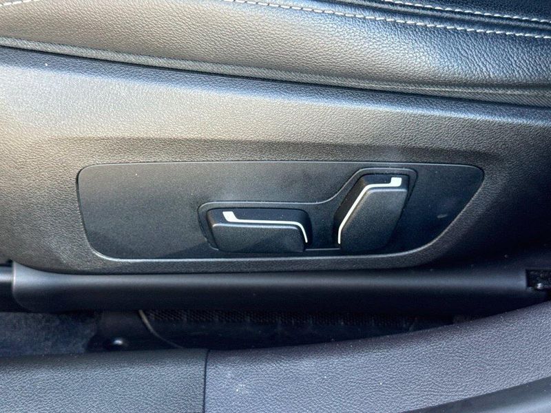 Used 2024 BMW 3 Series 330iImage 19