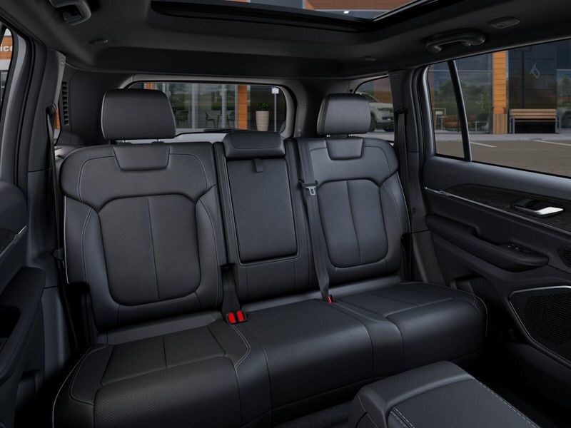 New 2027 Jeep Grand Cherokee Limited Reserve 4x4Image 15