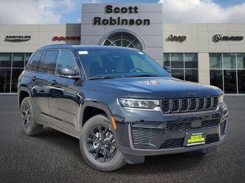 New 2026 Jeep Grand Cherokee Laredo Altitude 4x4